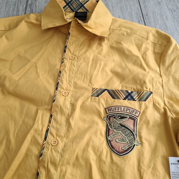 Harry Potter Hufflepuff Universal Studios Men’s Button-Up Shirt Yellow XS NEW - Picture 3 of 12